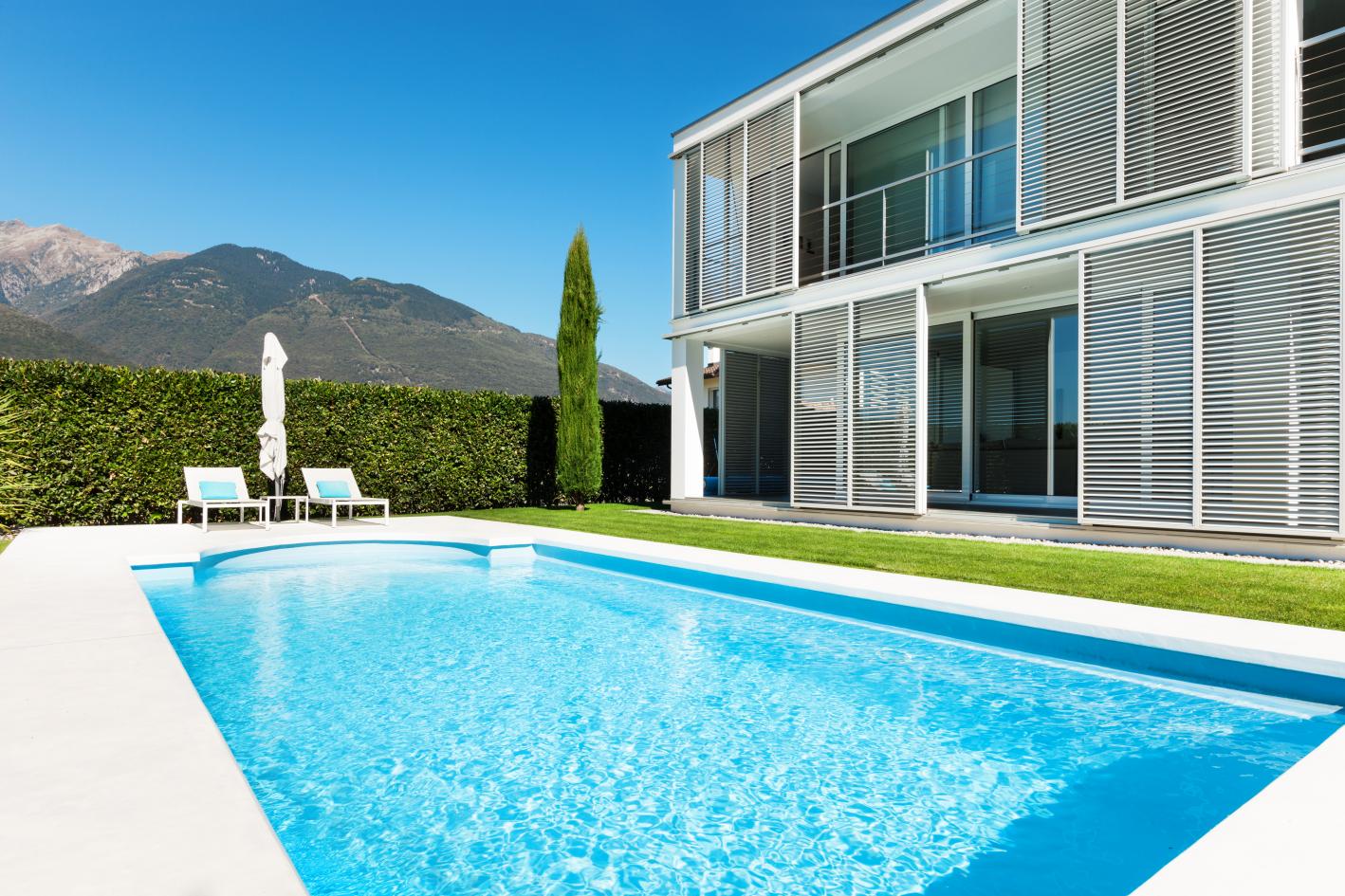 Keramik Pool Komplettset Cera Bay Oasis mit Skimmer Pool Poolgröße 4,0 x 8m | ohne Abdeckung