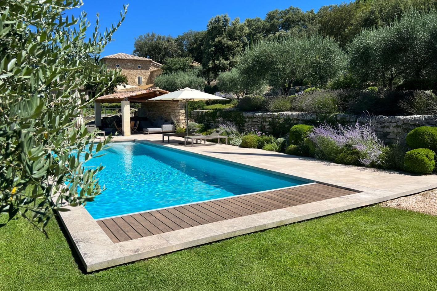 Pool Komplettset Bay mit Skimmer-Schwimmbecken und optionaler Poolüberdachung / elektrischem Rollo Poolgröße 3,0 x 6,0m | Unterflurrollladen