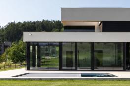 Edelstahlpool Komplettset Infinity® Eternity mit Überlauf-Fertigpool und optional elektrischem Rollo / Poolabdeckung Poolgröße 3,4 x 6,0m | Unterflurrolladen Bank