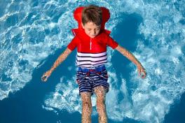 Floatee - Das Anti-Ertrinken T-Shirt für Kinder mit UV-Schutz Kurzarm T-Shirt Komplettset