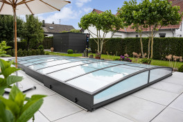 Pool Komplettset Infinity® Bay mit Überlauf-Schwimmbecken und optionaler Poolüberdachung / elektrischem Rollo Poolgröße 3,0 x 7,0m | Überdachung Neo 4.0x7.4m