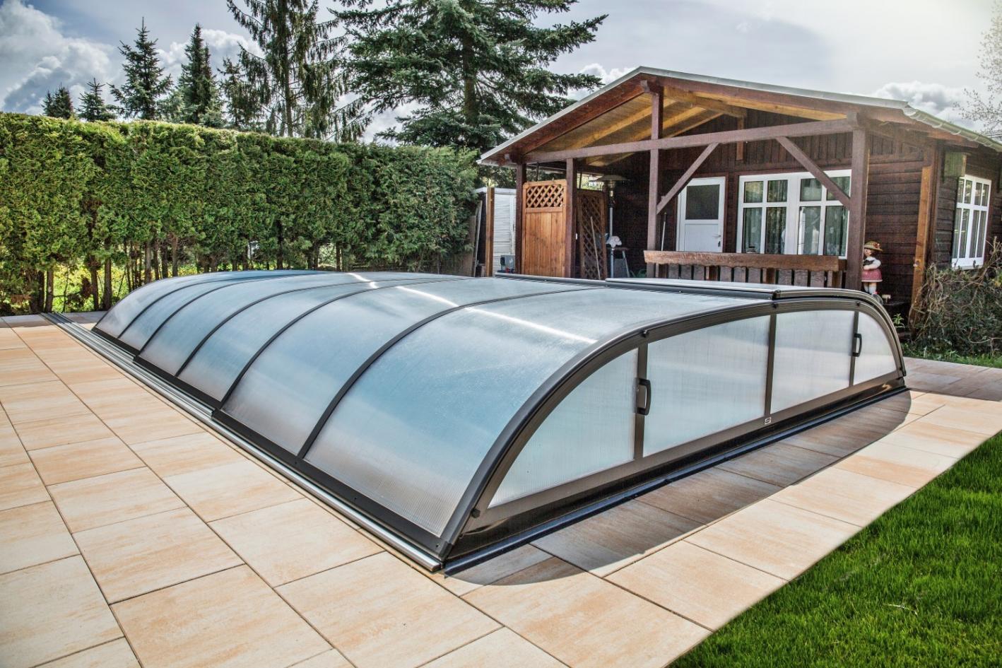 Pool Komplettset Premium ONE® mit Skimmer-Fertigpool und optional elektrischem Rollo / Poolabdeckung Poolgröße 3,3 x 8,0m | Überdachung Harmony 4.7x8.5m
