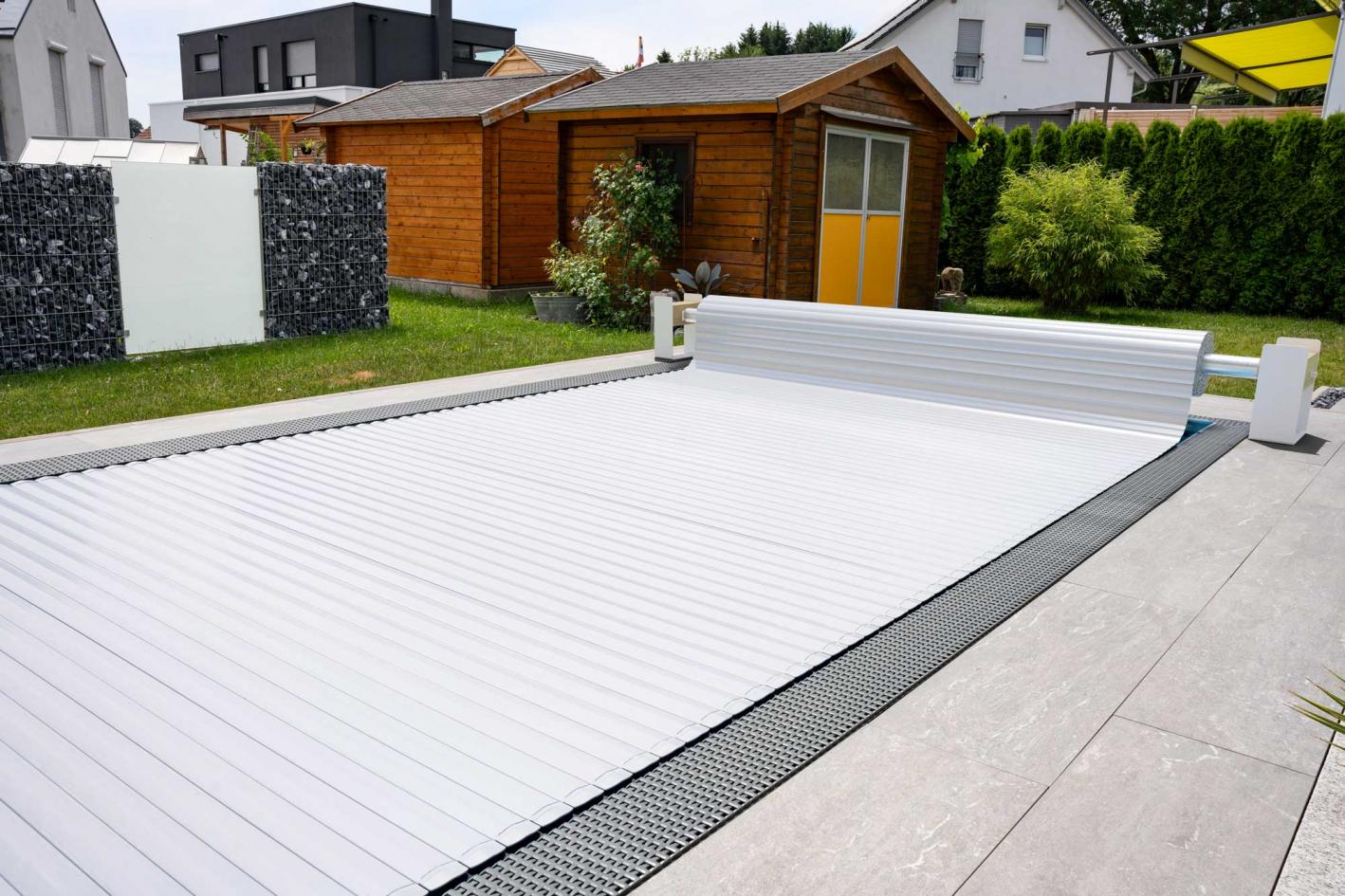 Pool Rolladenabdeckung - Oberflurrolladen „Offen in Holzoptik“ Poolgröße 4,0m x 7,0m