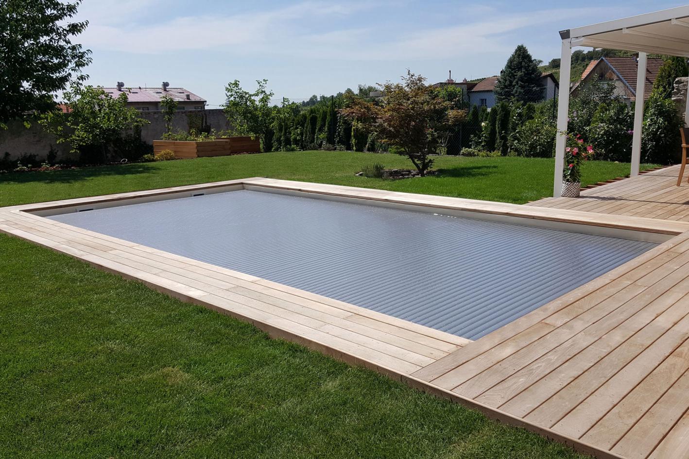 Edelstahlpool Komplettset Infinity® Eternity mit Überlauf-Fertigpool und optional elektrischem Rollo / Poolabdeckung Poolgröße 3,4 x 8,0m | Unterflurrolladen Wand