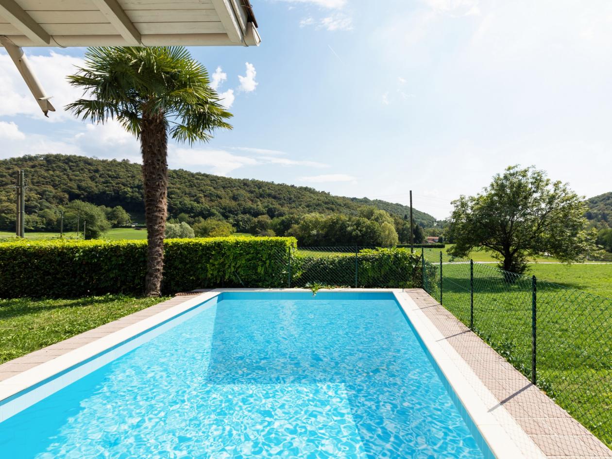 Pool Komplettset Bay mit Skimmer-Schwimmbecken und optionaler Poolüberdachung / elektrischem Rollo Poolgröße 4,0 x 8,0m | ohne Abdeckung