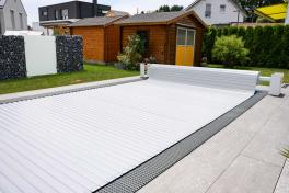 Pool Rolladenabdeckung - Oberflurrolladen „Offen in Holzoptik“