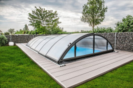 Pool Komplettset Bay mit Skimmer-Schwimmbecken und optionaler Poolüberdachung / elektrischem Rollo  Poolgröße 4,0 x 8,0m | Überdachung Base 4.2x8.5m