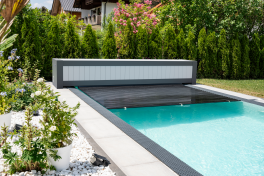 Edelstahlpool Komplettset Eternity® mit Skimmer-Fertigpool und optional elektrischem Rollo / Poolabdeckung  Poolgröße 3,5 x 8,0m | Oberflurrolladen - Geschlossen