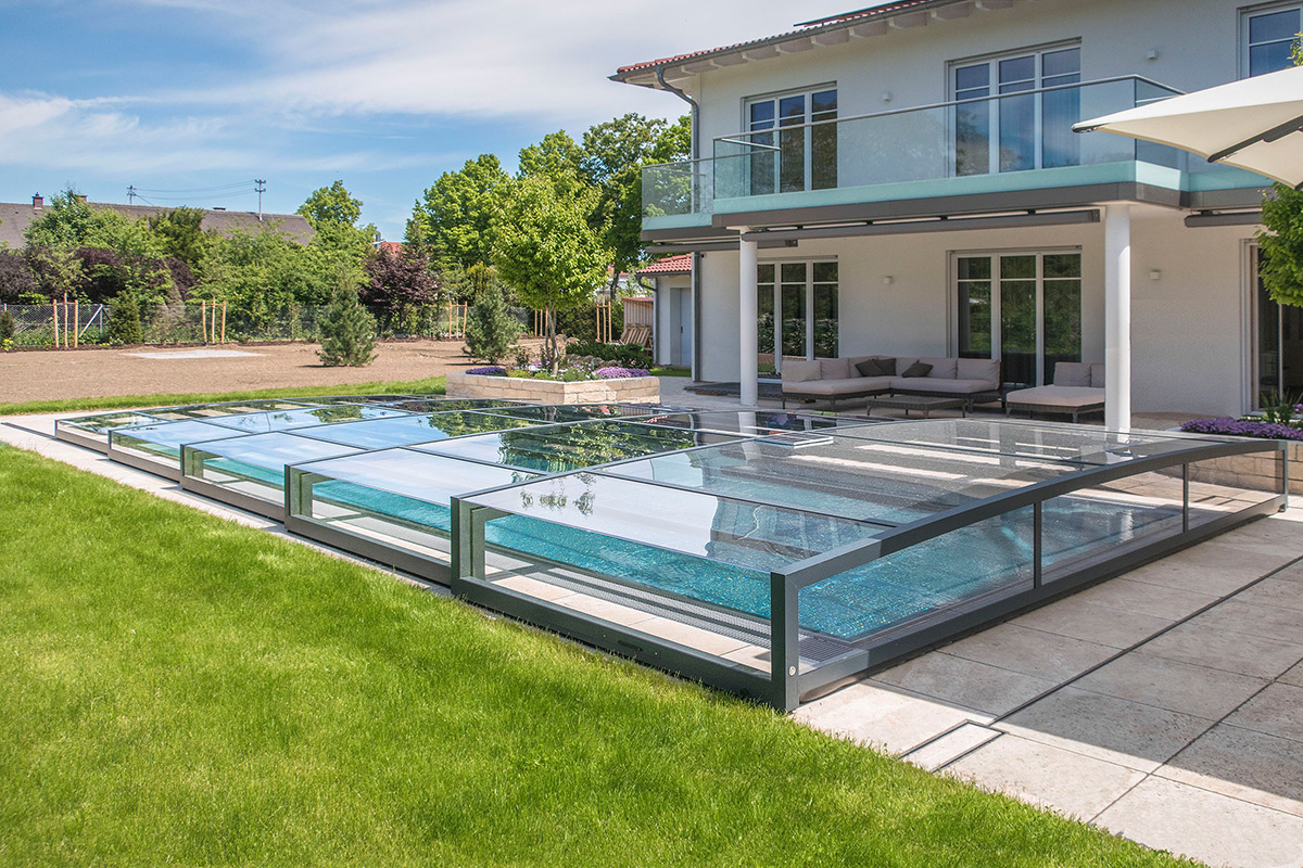 Pool-Überdachung / Poolabdeckung SkyCover® Pure mit optional elektrischem Antrieb und schienenloser Ausführung Pool-Überdachung Pure 3.5x8.5m