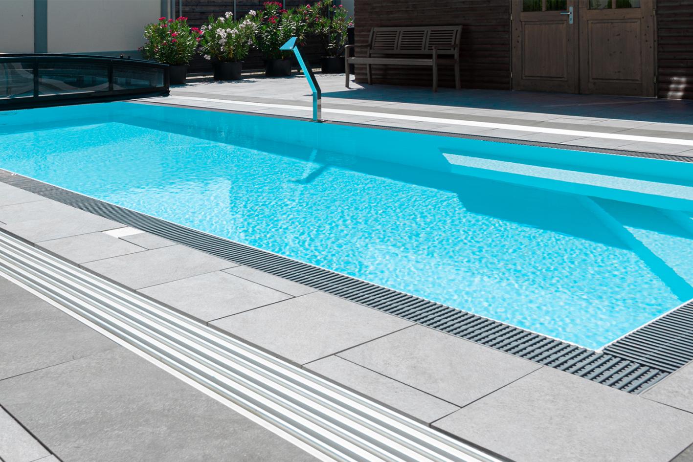 Pool Komplettset Infinity® ONE mit Überlauf-Fertigpool und optional elektrischem Rolladen / Poolabdeckung Poolgröße 3,0 x 6,0m | ohne Abdeckung