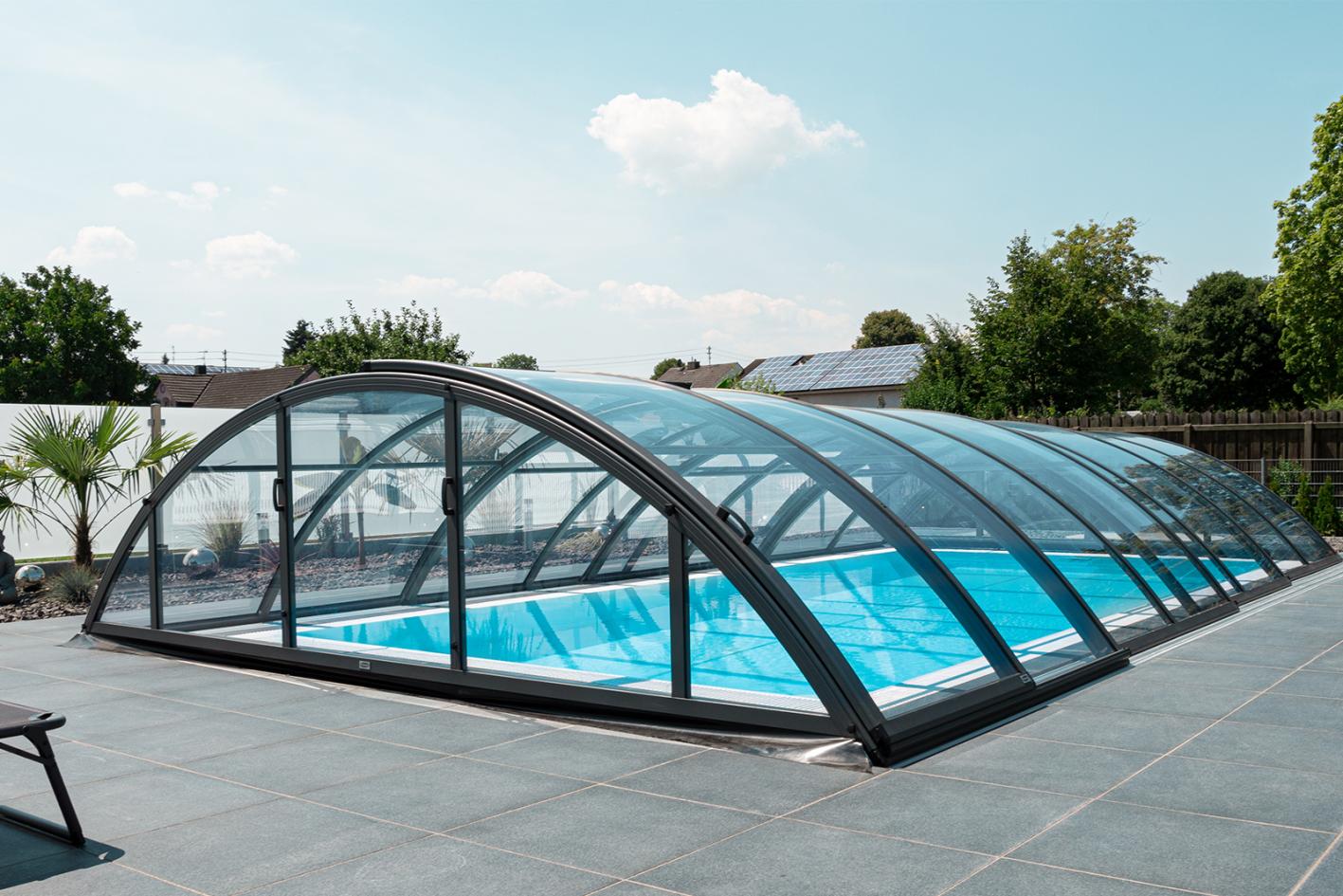 Pool Komplettset Premium ONE® mit Skimmer-Fertigpool und optional elektrischem Rollo / Poolabdeckung Poolgröße 3,0 x 6,0m | Überdachung Base Clear 3.2x6.3m