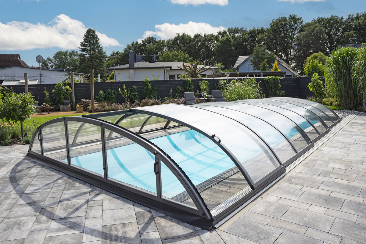 Edelstahlpool Komplettset Infinity® Eternity mit Überlauf-Fertigpool und optional elektrischem Rollo / Poolabdeckung Poolgröße 3,4 x 7,0m | Überdachung Solid Clear 4.2x8.5m