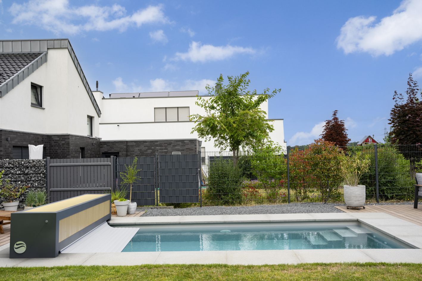 Albixon QBIG Benefit mit Überlauf Poolgröße 3,5 x 8,0m | Oberflurrolladen - Geschlossen