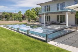 Pool Komplettset Infinity® ONE mit Überlauf-Fertigpool und optional elektrischem Rolladen / Poolabdeckung  Poolgröße 3,2 x 7,0m | Überdachung Pure 4.1x8.5m