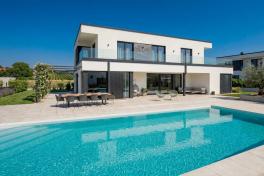 Pool Komplettset Premium ONE® mit Skimmer-Fertigpool und optional elektrischem Rollo / Poolabdeckung