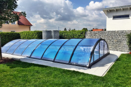 Pool Komplettset Bay mit Skimmer-Schwimmbecken und optionaler Poolüberdachung / elektrischem Rollo  Poolgröße 4,0 x 8,0m | Überdachung Base 4.2x8.5m