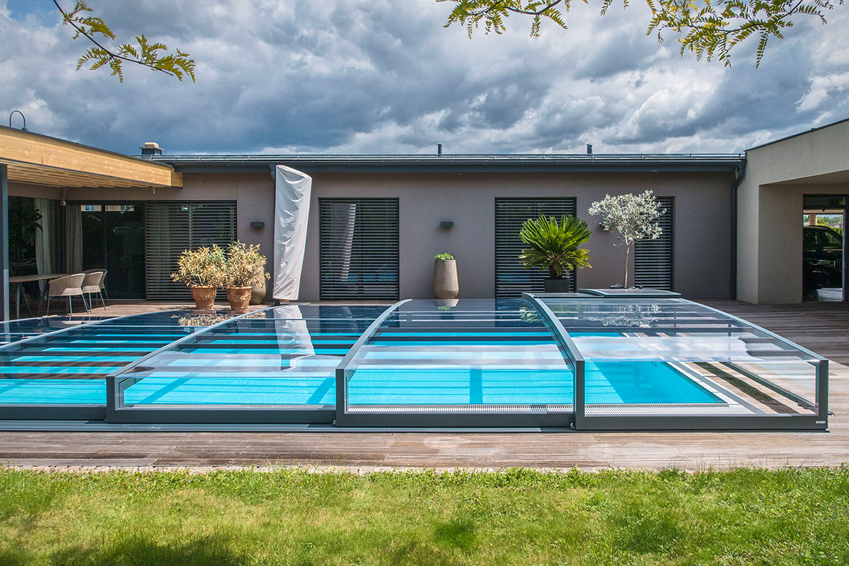 Pool-Überdachung / Poolabdeckung SkyCover® Pure mit optional elektrischem Antrieb und schienenloser Ausführung Sondermaß nach Kundenwunsch auf Anfrage