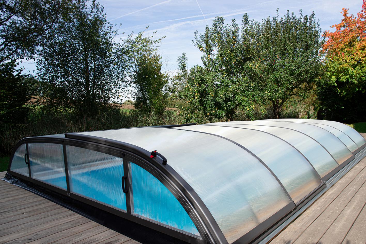 Pool Komplettset Premium ONE® mit Skimmer-Fertigpool und optional elektrischem Rollo / Poolabdeckung Poolgröße 3,3 x 8,0m | Überdachung Harmony 4.7x8.5m