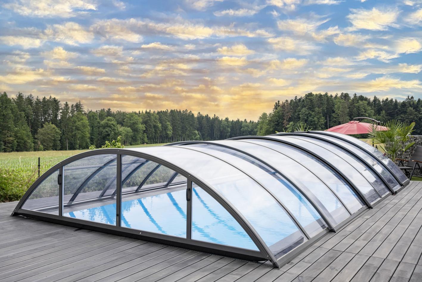 Edelstahlpool Komplettset Infinity® Eternity mit Überlauf-Fertigpool und optional elektrischem Rollo / Poolabdeckung Poolgröße 3,4 x 7,0m | Überdachung Base Clear 4.2x8.5m