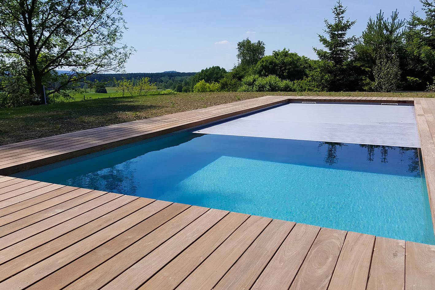 Edelstahlpool Komplettset Infinity® Eternity mit Überlauf-Fertigpool und optional elektrischem Rollo / Poolabdeckung Poolgröße 3,4 x 6,0m | Unterflurrolladen Wand