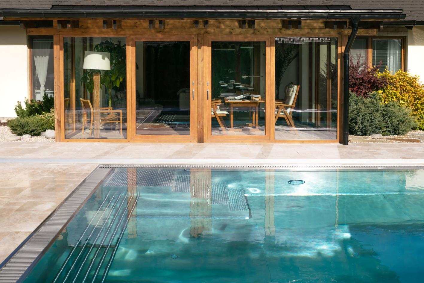 Edelstahlpool Komplettset Infinity® Eternity mit Überlauf-Fertigpool und optional elektrischem Rollo / Poolabdeckung