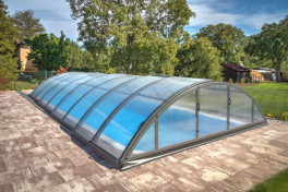 Pool Komplettset Bay mit Skimmer-Schwimmbecken und optionaler Poolüberdachung / elektrischem Rollo  Poolgröße 4,0 x 8,0m | Überdachung Base 4.2x8.5m