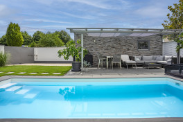 Pool Komplettset Bay mit Skimmer-Schwimmbecken und optionaler Poolüberdachung / elektrischem Rollo