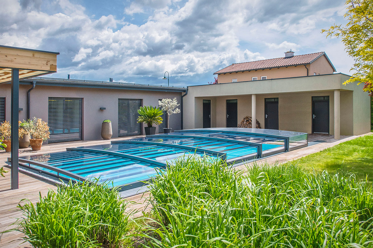 Pool-Überdachung / Poolabdeckung SkyCover® Pure mit optional elektrischem Antrieb und schienenloser Ausführung Pool-Überdachung Pure 5.1x10.6m