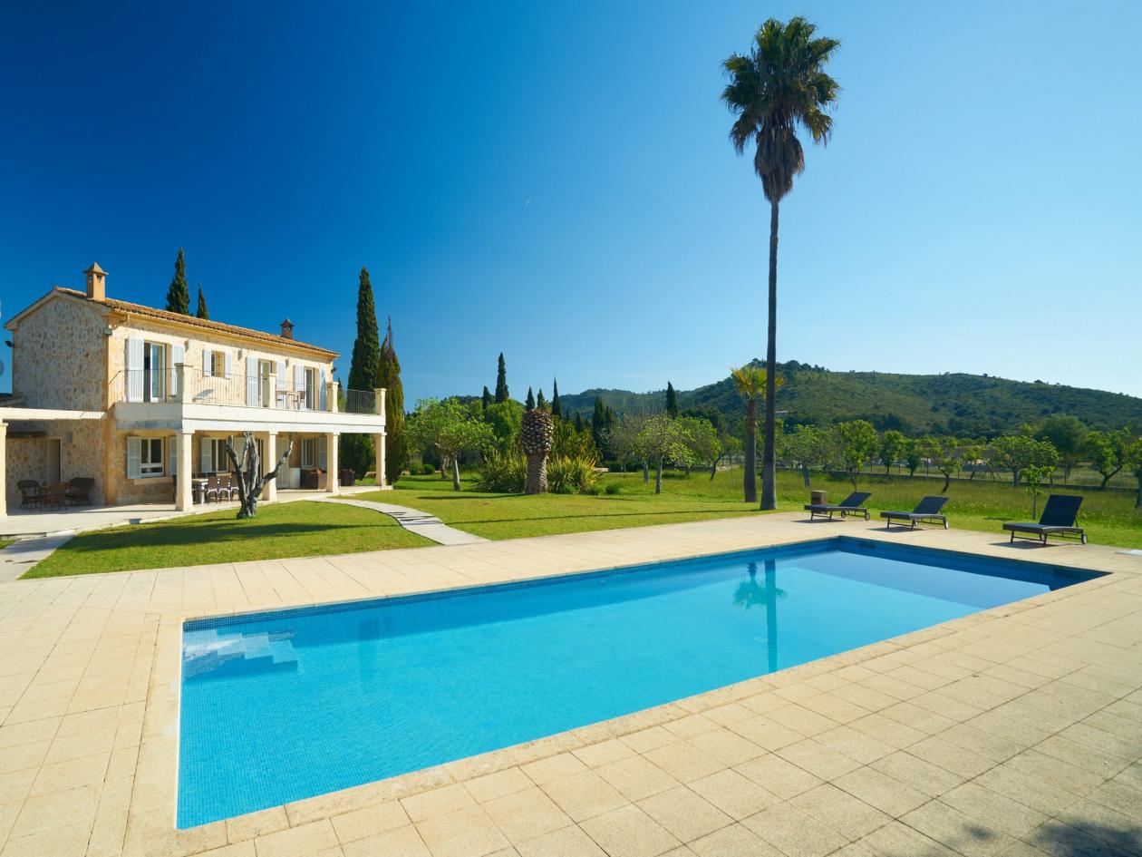 Vinylester Skimmer Pool Komplettset Fusion Bay mit Sitzbank und integrierter Rechtecktreppe und optionaler Poolüberdachung / elektrischem Rollo Poolgröße 3,2 x 8,0m | ohne Abdeckung