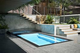 Mini Pool Infinity® Bay - quadratischer Überlauf Loungepool mit optionaler Poolüberdachung / elektrischem Rollo