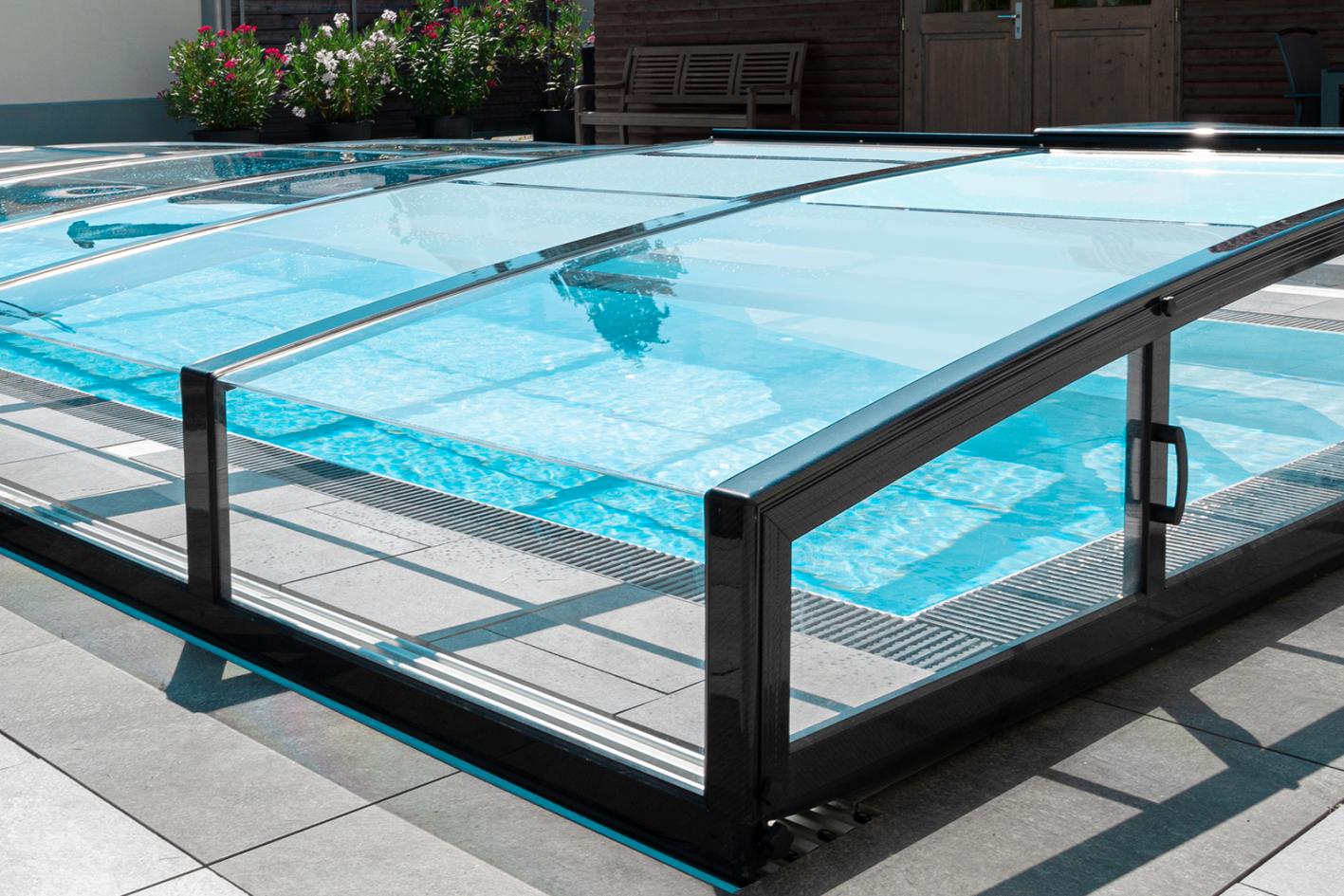 Pool Komplettset Infinity® ONE mit Überlauf-Fertigpool und optional elektrischem Rolladen / Poolabdeckung Poolgröße 3,2 x 8,0m | Überdachung Liberty 4.5x8.5m