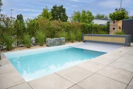 Minipool Infinity® Bay 2,25 x 3,75m - rechteckiger Überlauf Loungepool mit optionaler Poolüberdachung / elektrischem Rollo Oberflurrolladen - Geschlossen