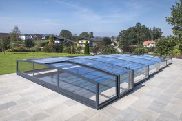 Pool Komplettset Infinity® ONE mit Überlauf-Fertigpool und optional elektrischem Rolladen / Poolabdeckung  Poolgröße 3,2 x 7,0m | Überdachung Pure 4.1x8.5m