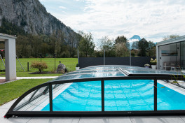 Edelstahlpool Komplettset Infinity® Eternity mit Überlauf-Fertigpool und optional elektrischem Rollo / Poolabdeckung  Poolgröße 3,0 x 5,0m | Überdachung Harmony Clear 3.7x6.3m