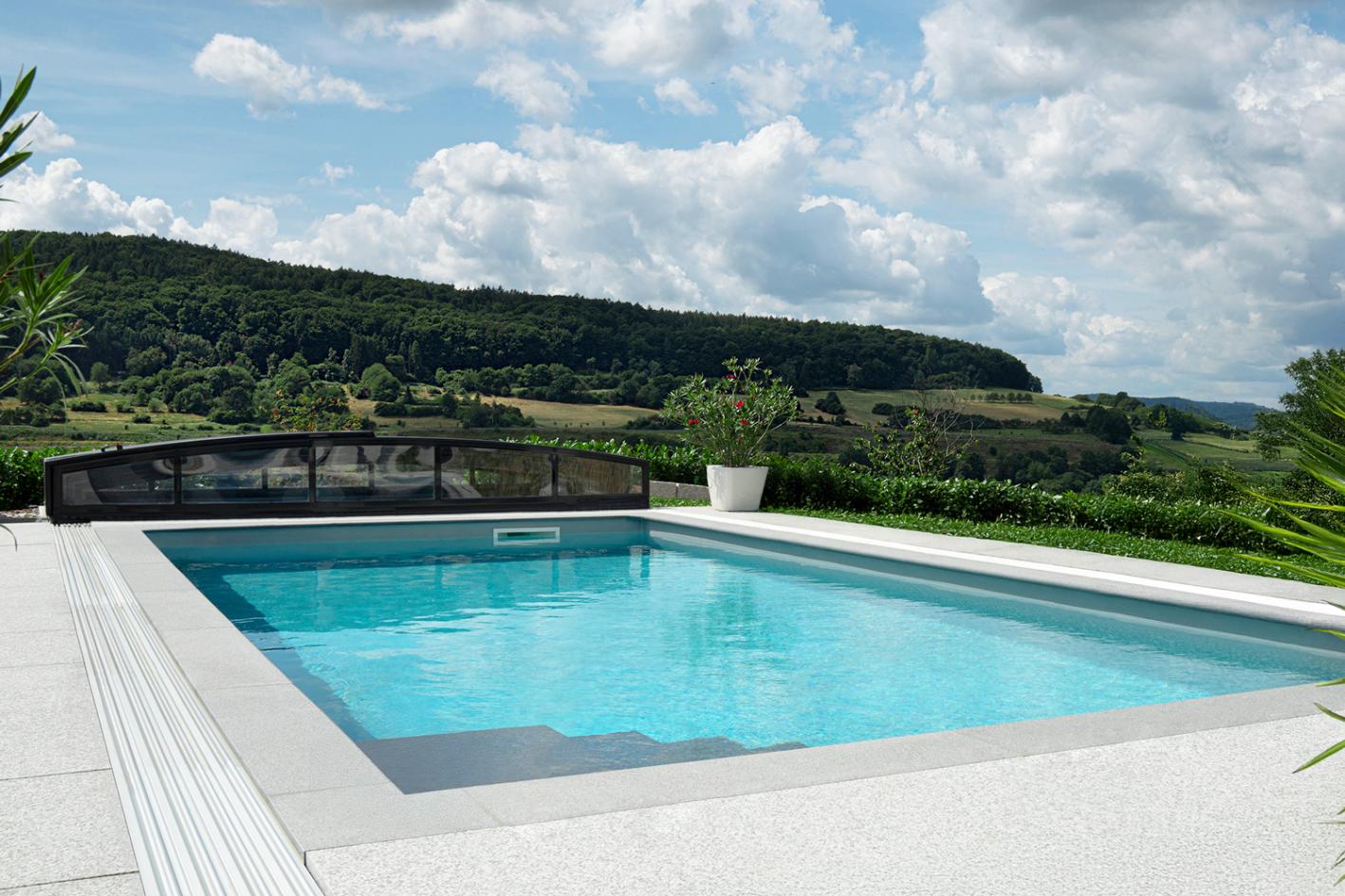 Pool Komplettset Bay mit Skimmer-Schwimmbecken und optionaler Poolüberdachung / elektrischem Rollo