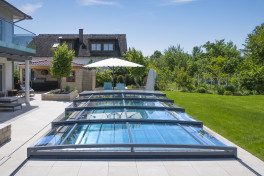 Pool Komplettset Infinity® ONE mit Überlauf-Fertigpool und optional elektrischem Rolladen / Poolabdeckung  Poolgröße 3,2 x 7,0m | Überdachung Pure 4.1x8.5m