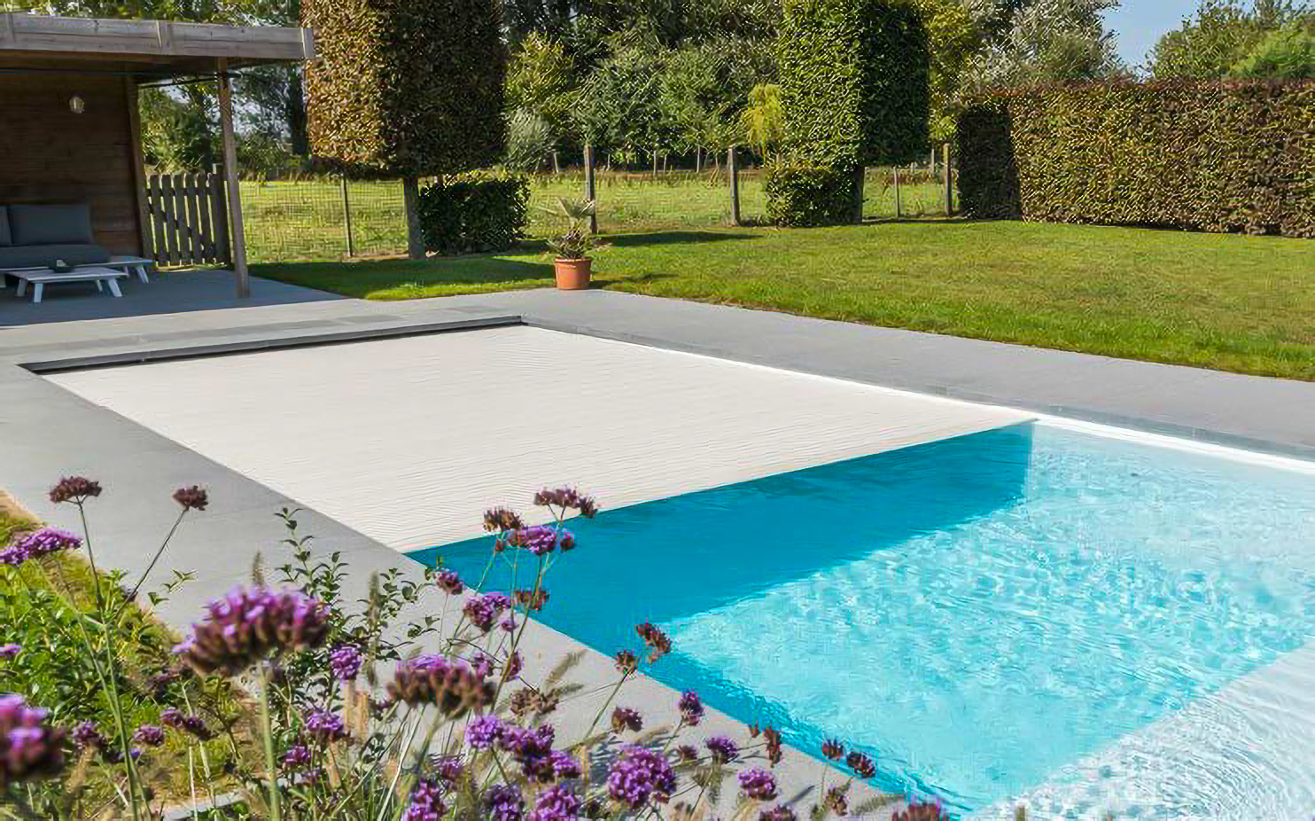 Pool Komplettset Bay mit Skimmer-Schwimmbecken und optionaler Poolüberdachung / elektrischem Rollo Poolgröße 3,5 x 7,0m | Unterflurrollladen