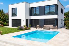 Pool Komplettset Bay mit Skimmer-Schwimmbecken und optionaler Poolüberdachung / elektrischem Rollo