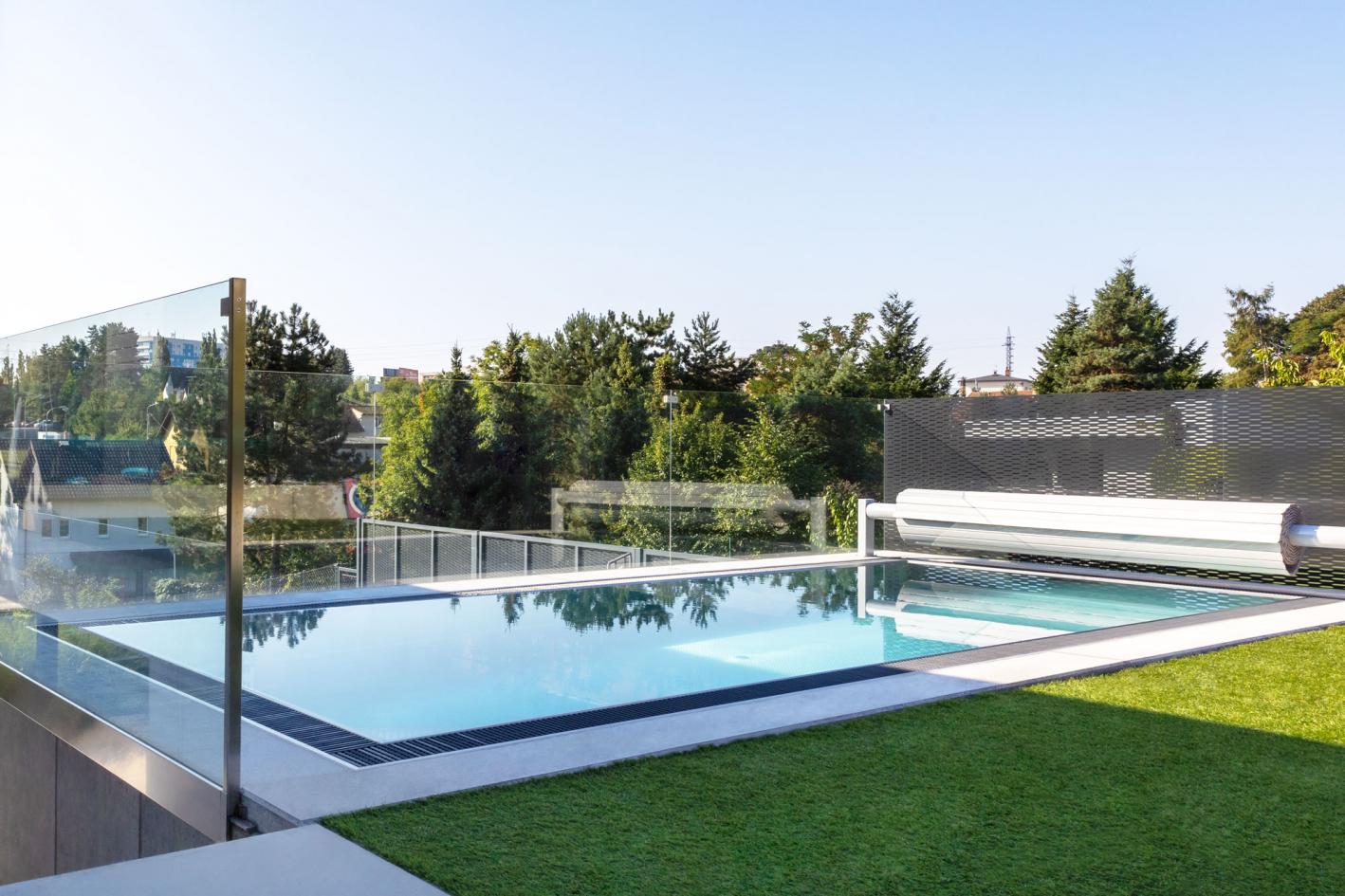 Edelstahlpool Komplettset Infinity® Eternity mit Überlauf-Fertigpool und optional elektrischem Rollo / Poolabdeckung Poolgröße 3,4 x 6,0m | ohne Abdeckung