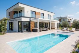 Pool Komplettset Premium ONE® mit Skimmer-Fertigpool und optional elektrischem Rollo / Poolabdeckung