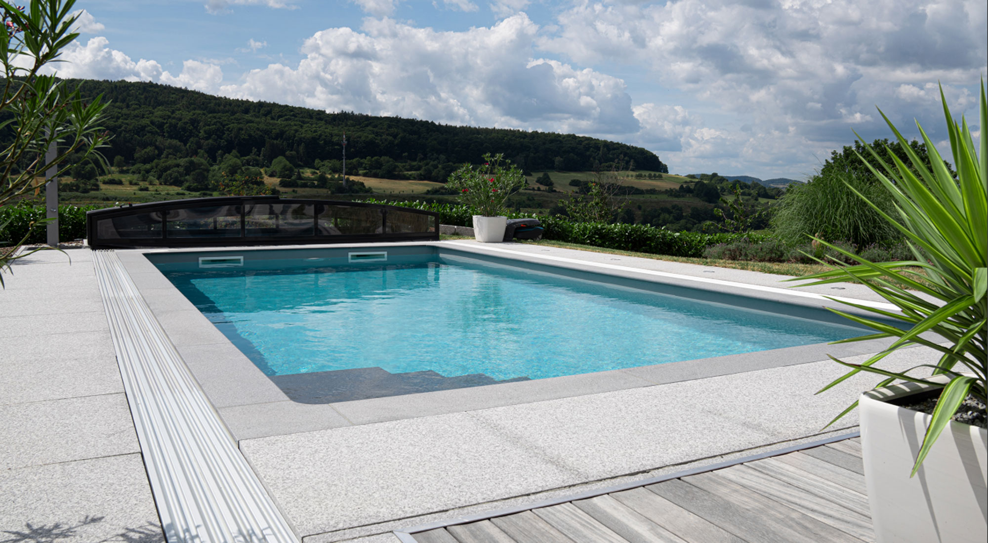 Poolabdeckung die für Regen geeignet ist Poolabdeckung die für Regen geeignet ist