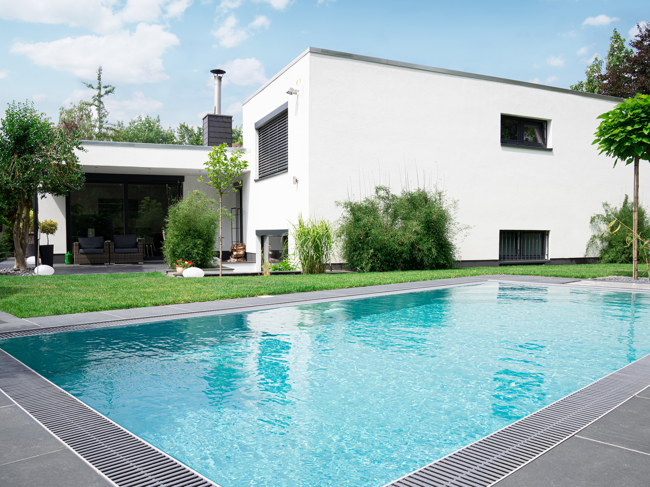 POOL-SYSTEMS Pool Infinity Bay mit Überlauf-Schwimmbecken - blau / weiß